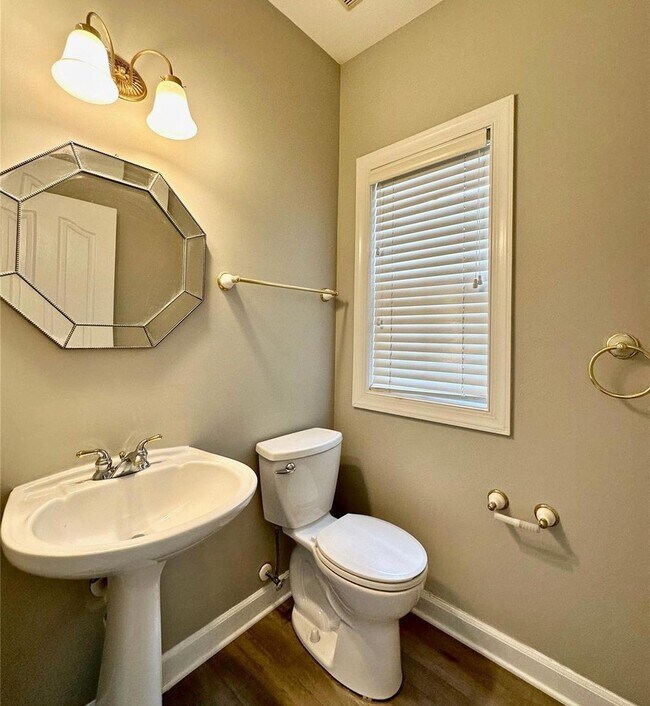 Building Photo - 4 BR/2.5BA | Newly Renovated Single Family Home |Fenced backyard| Elegant Brick Home in the Heart...