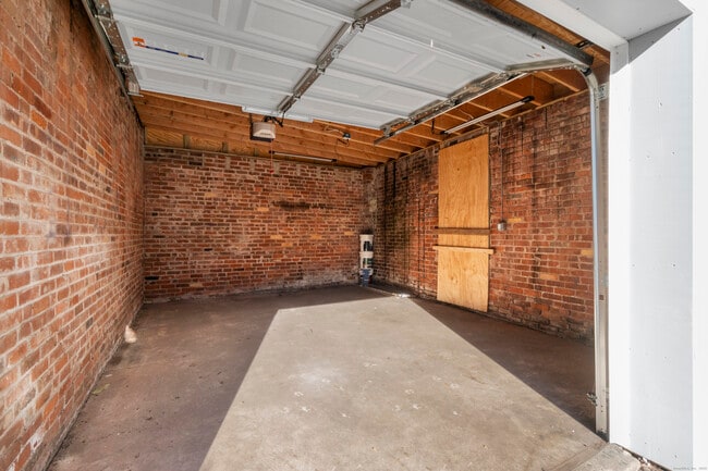 Building Photo - 201 Portsea St