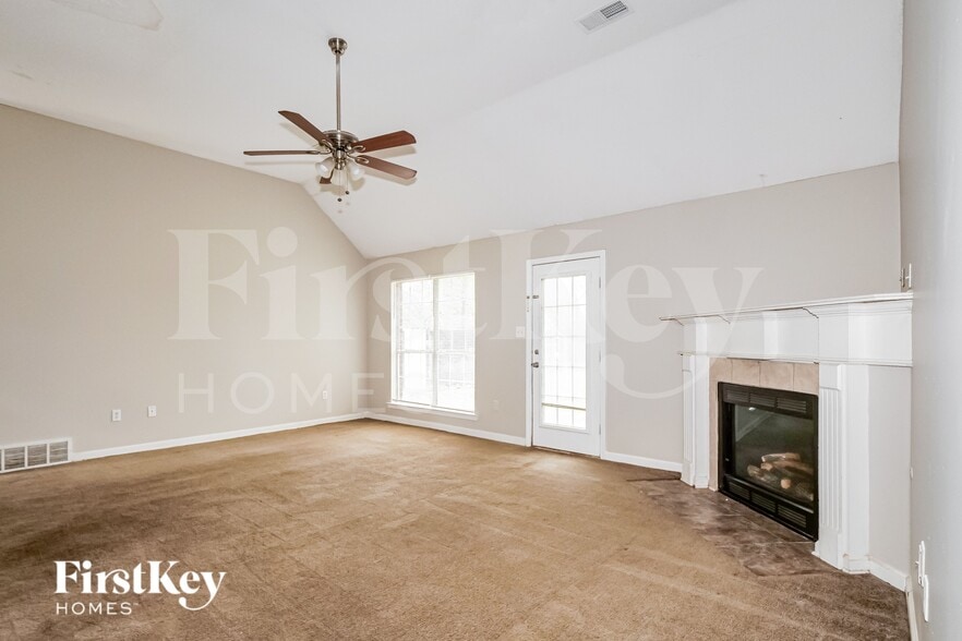 Building Photo - 7601 Broken Hickory Dr