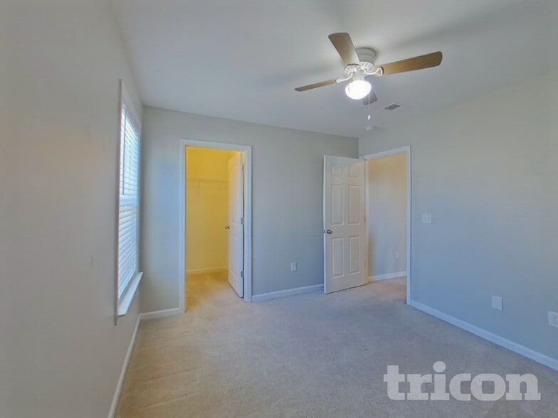 Building Photo - 127 Dunnsmore Dr