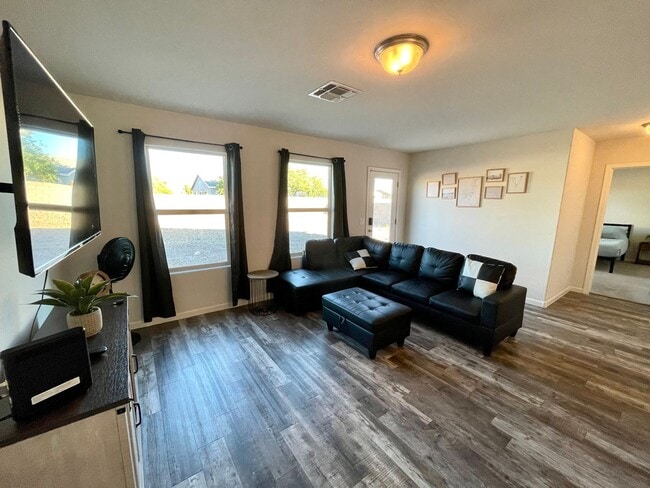 Building Photo - New 4 Bedroom Home in Bullhead City! AVAILABLE FURNISHED OR UNFURNISHED!