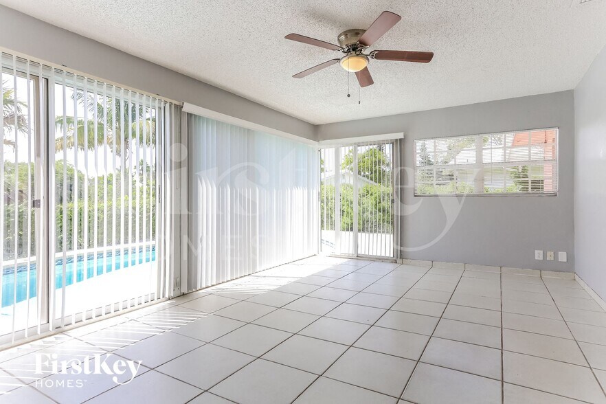 Building Photo - 4006 NW 76th Ave