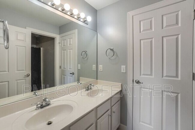 Building Photo - 1515 Towne Park Ln