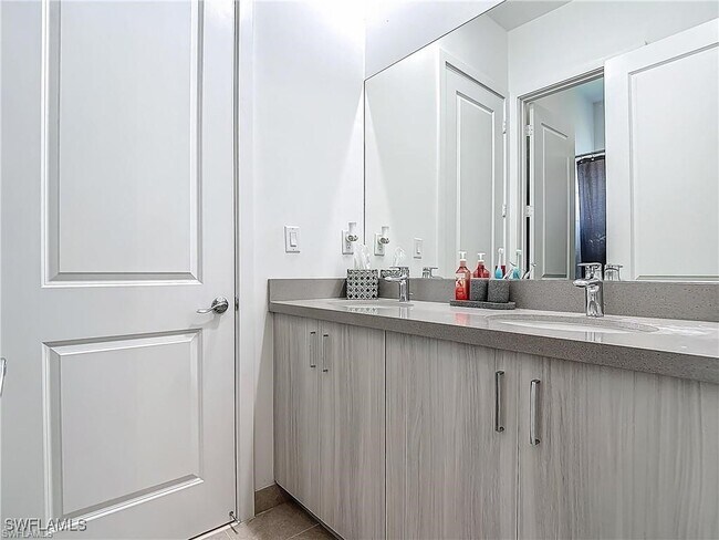 Building Photo - 5285 Marano Dr