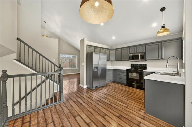 Building Photo - Comfortable Living in a Prime Central Boise Location