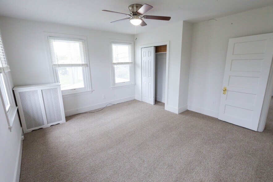 Bedroom #1 with Ceiling Fan - 1124 Brownsville Rd