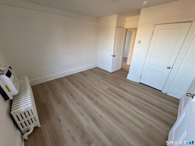 Building Photo - 57 Seaside Ave