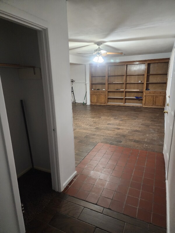 Building Photo - 6012 Vernon Ave