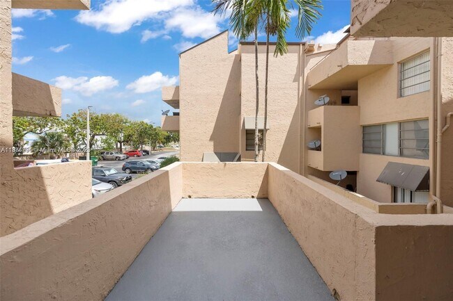 Building Photo - 10400 SW 108th Ave