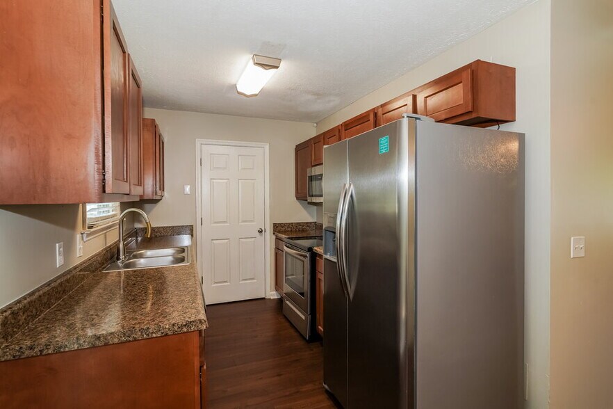 Building Photo - 408 Dellwood Dr