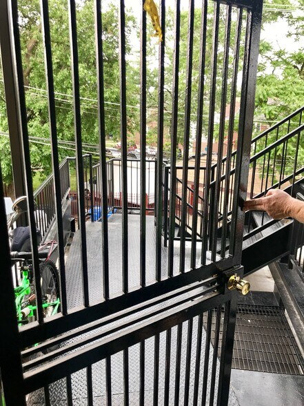 Building Photo - 4165 S Archer Ave