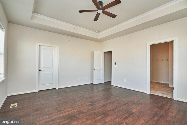 Building Photo - 45116 Kincora Dr