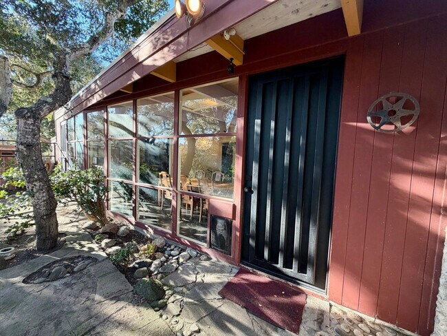 Building Photo - Unique 2 bedroom 2 bath home in Pacific Grove!
