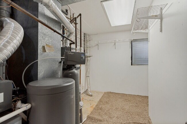 Building Photo - 2175 S 150 W