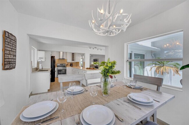 Building Photo - 1300 Mango Isle