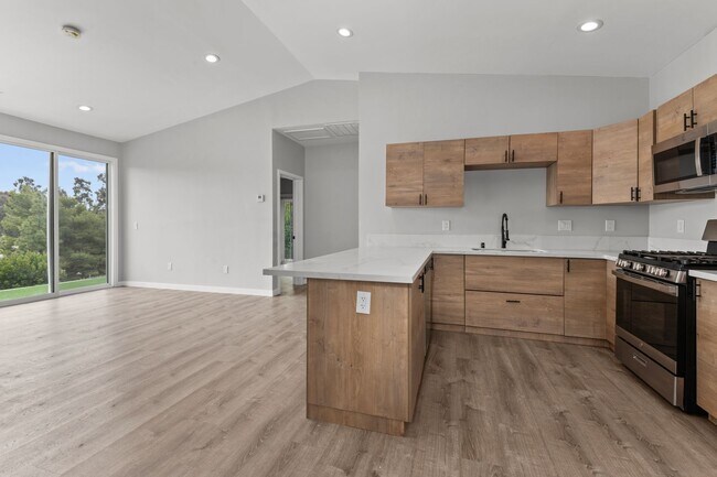 Primary Photo - 5350 W Falls View Dr