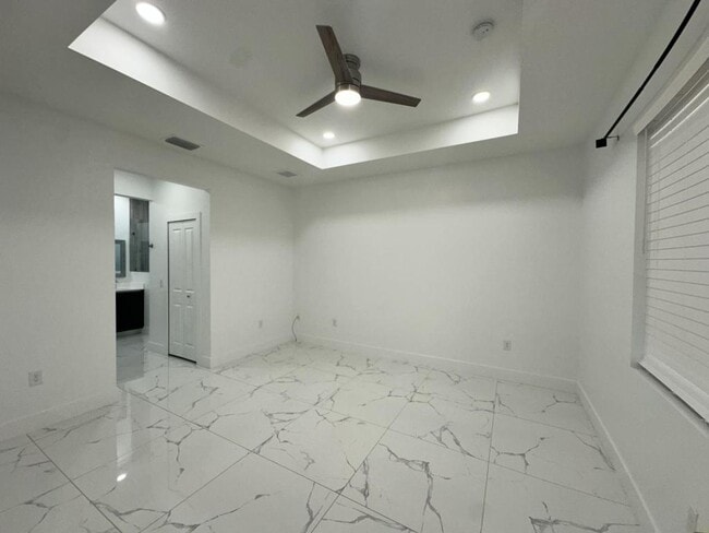 Building Photo - 325 Paulcrest Ave