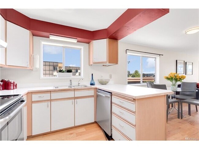 Building Photo - 2bd/1.75ba Seattle Condo