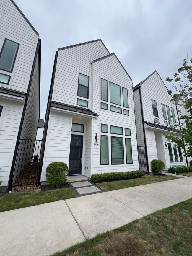 Building Photo - 2414 Gray St