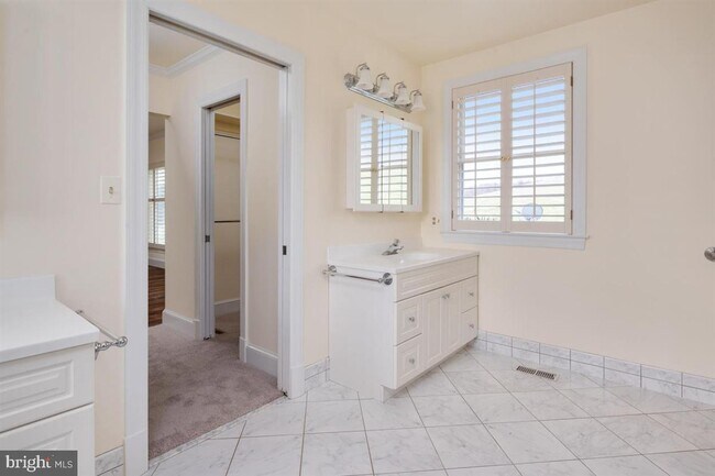 Building Photo - 15321 FALLS