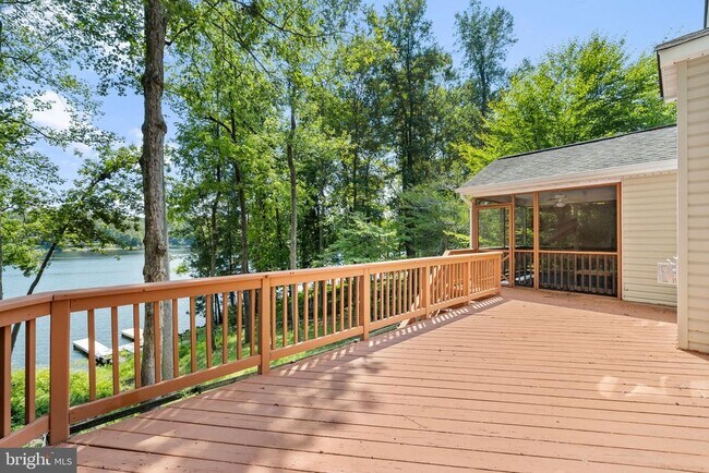 Building Photo - 686 Lake Caroline Dr