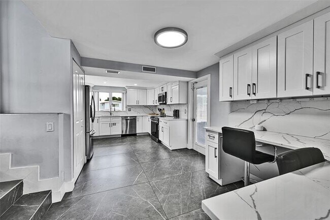 Building Photo - 2549 Marathon Ln