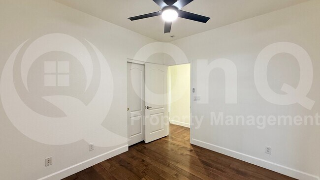Building Photo - 920 W Breckenridge Ave