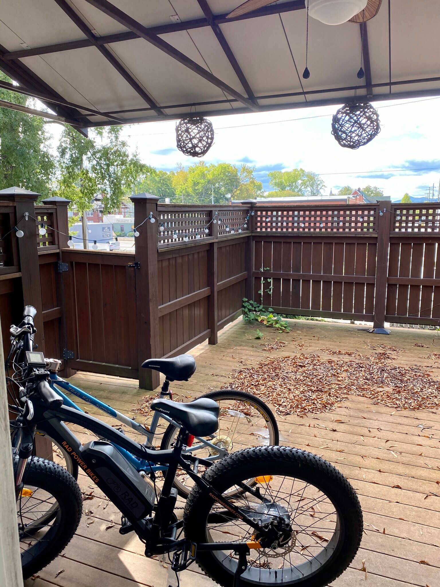 Partially covered patio, very spacious, with privacy fence - 816 Oak St