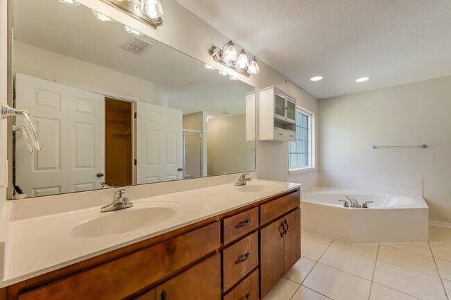 Building Photo - 4555 Wolf Track Ridge