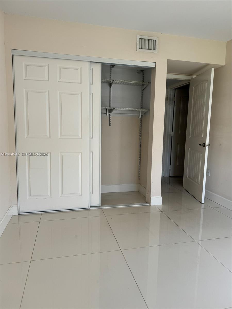 Building Photo - 9411 Fontainebleau Blvd