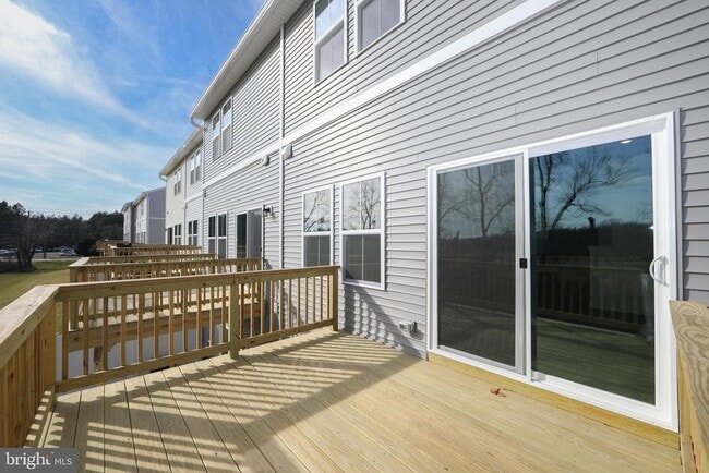 Building Photo - 65 Basswood St