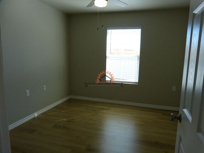 Building Photo - Spacious 2 bedroom 2 bath Duplex.