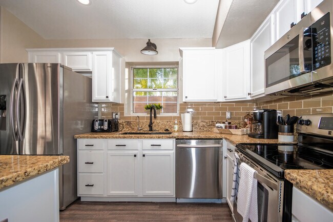 Building Photo - 4027 E Cathedral Rock Dr