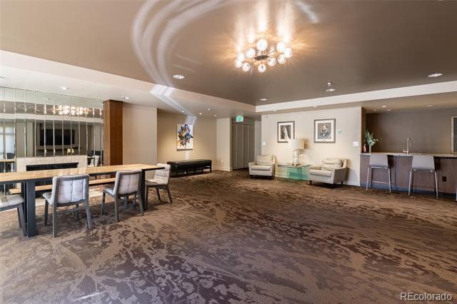 Building Photo - 800 N Pearl St