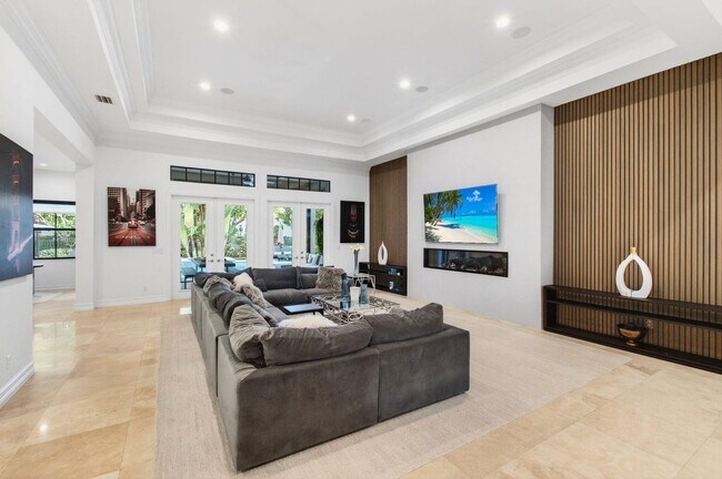 Building Photo - 17662 Cadena Dr