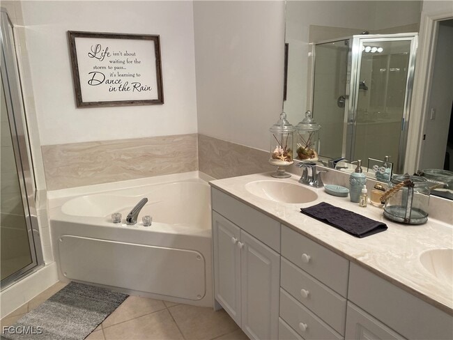 Building Photo - 5218 Chiquita Blvd S