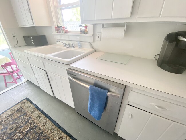 Keurig and toaster oven - 30 Klondike Rd