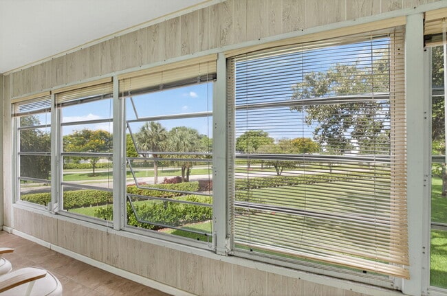 Building Photo - 154 Preston Way