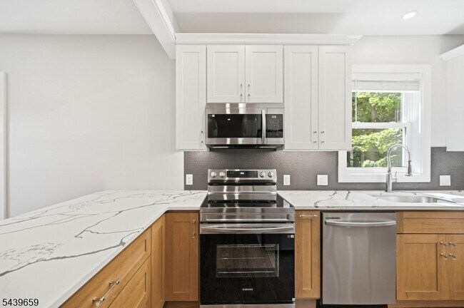 Building Photo - 40 Jardine Rd