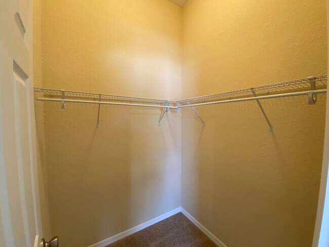 Building Photo - Desirable SE Ocala Neighborhood 3/2/1 **WON"T LAST**