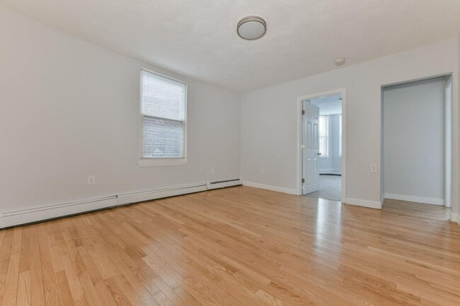 Building Photo - 237 Chestnut St