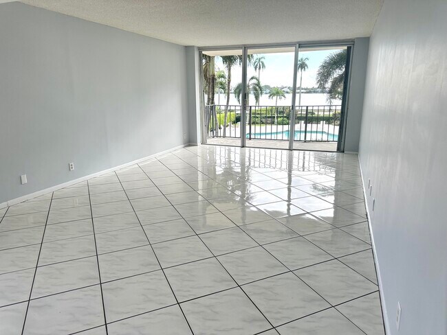 Building Photo - 1801 S Flagler Dr
