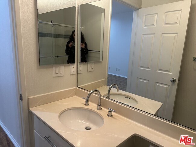 Building Photo - 8614 Burton Wy