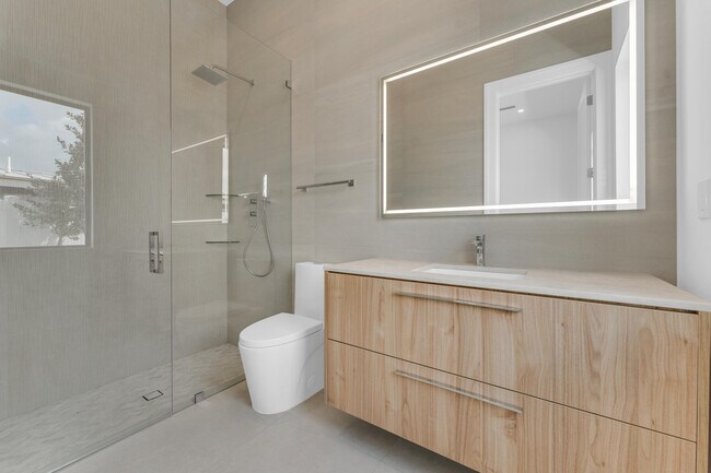 Building Photo - 239 NE 11th St