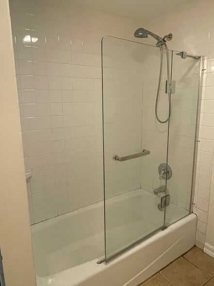 Master Bath - 1524 Pacific Ave
