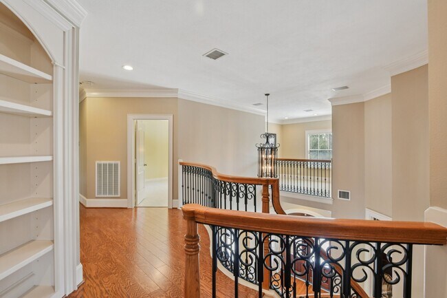 Building Photo - 2 Wilmington Ct