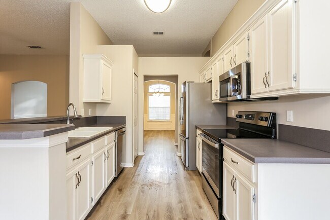 Building Photo - 1819 Burgess Hill Dr E