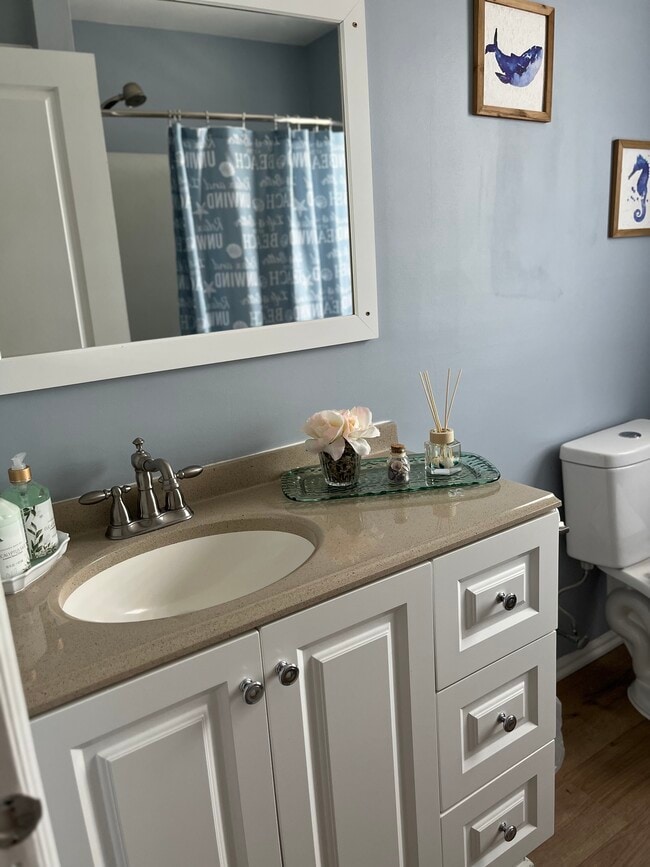 Bathroom #1 - upper floor - 220 Catherine Ln