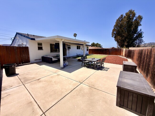 Building Photo - 5265 Bocaw Pl