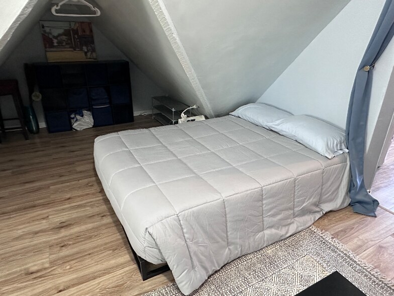 Building Photo - 107 Manitoba Ave W